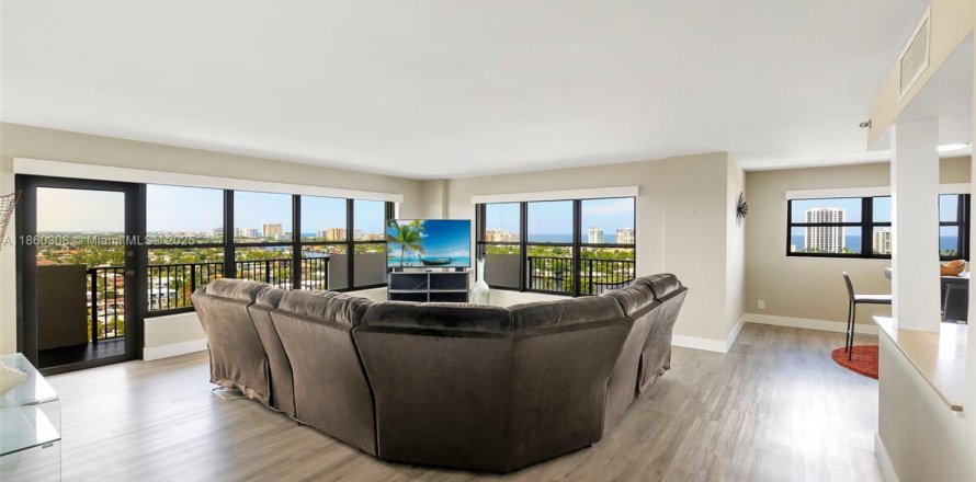 Condo in Fort Lauderdale, Florida, 2 bedrooms № 1893477