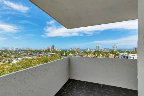 Condo in Fort Lauderdale, Florida, 2 bedrooms  № 1893477 - photo 28