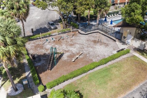 Townhouse in Sunrise, Florida 2 bedrooms, 145.86 sq.m. № 2082775 - photo 13