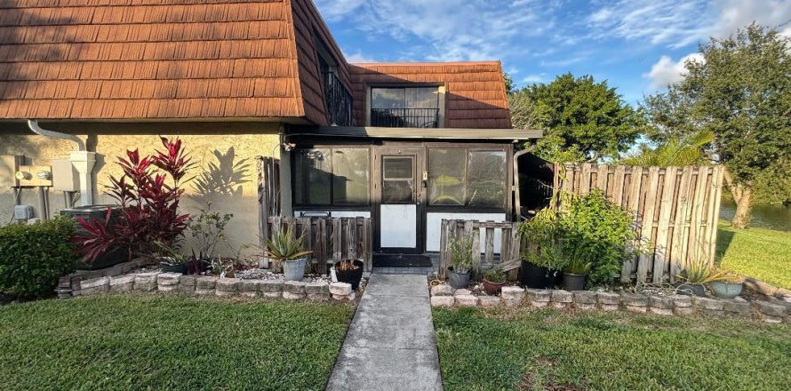 Townhouse in Sunrise, Florida 2 bedrooms, 145.86 sq.m. № 2082775