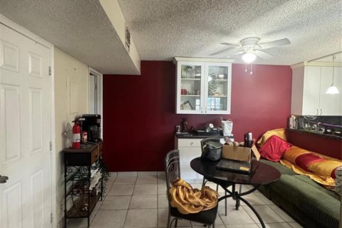 Townhouse in Sunrise, Florida 2 bedrooms, 145.86 sq.m. № 2082775 - photo 4