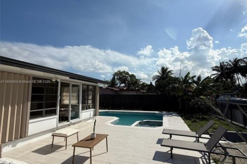 Villa ou maison à vendre à Lauderdale Lakes, Floride: 3 chambres, 159.42 m2 № 1966763 - photo 17