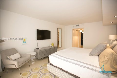 Condo in Surfside, Florida, 2 bedrooms  № 2152448 - photo 9
