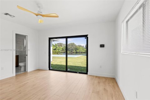 Снять в аренду виллу или дом в Холливуд, Флорида 3 спальни, 142.79м2, № 1991649 - фото 30