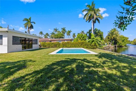 Снять в аренду виллу или дом в Холливуд, Флорида 3 спальни, 142.79м2, № 1991649 - фото 9