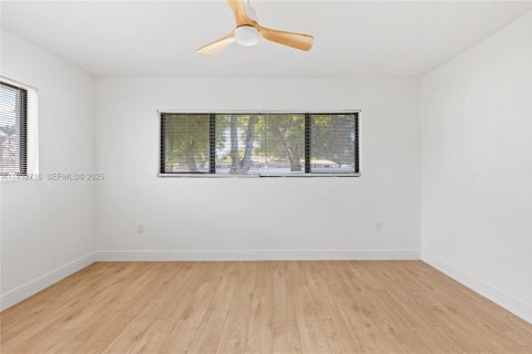 Снять в аренду виллу или дом в Холливуд, Флорида 3 спальни, 142.79м2, № 1991649 - фото 26