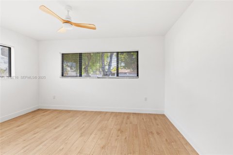 Снять в аренду виллу или дом в Холливуд, Флорида 3 спальни, 142.79м2, № 1991649 - фото 25