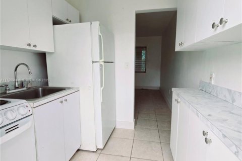 House in Hallandale Beach, Florida 1 bedroom, 128.76 sq.m. № 1861011 - photo 7