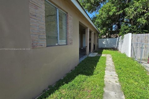 Villa ou maison à louer à Hallandale Beach, Floride: 1 chambre, 128.76 m2 № 1861011 - photo 17