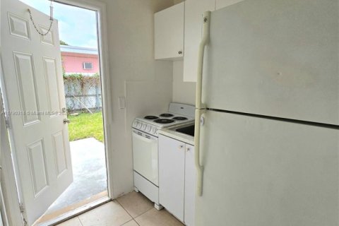 House in Hallandale Beach, Florida 1 bedroom, 128.76 sq.m. № 1861011 - photo 12
