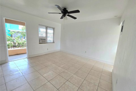 House in Hallandale Beach, Florida 1 bedroom, 128.76 sq.m. № 1861011 - photo 9