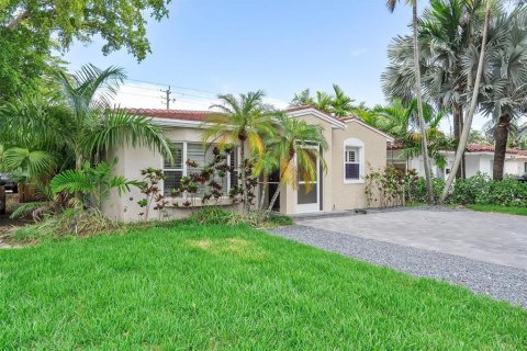 Casa en venta en Hollywood, Florida, 2 dormitorios, 146.32 m2 № 1805838 - foto 2