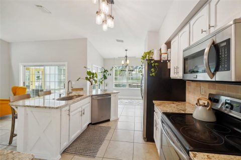 House in Weeki Wachee, Florida 4 bedrooms, 211.63 sq.m. № 1879344 - photo 11