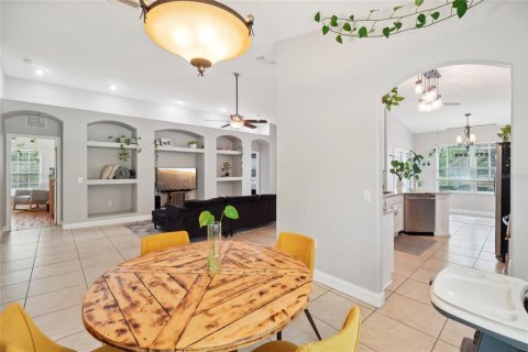 House in Weeki Wachee, Florida 4 bedrooms, 211.63 sq.m. № 1879344 - photo 9
