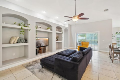 House in Weeki Wachee, Florida 4 bedrooms, 211.63 sq.m. № 1879344 - photo 6