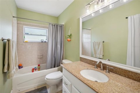 House in Weeki Wachee, Florida 4 bedrooms, 211.63 sq.m. № 1879344 - photo 15