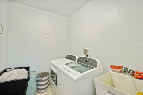 House in Weeki Wachee, Florida 4 bedrooms, 211.63 sq.m. № 1879344 - photo 19
