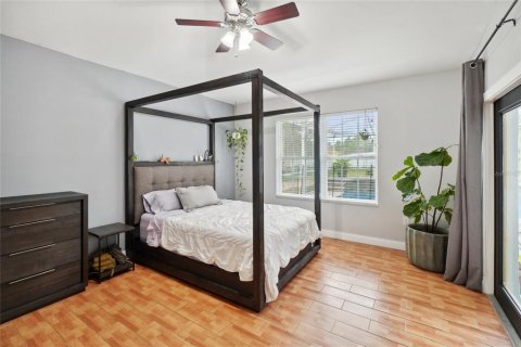 House in Weeki Wachee, Florida 4 bedrooms, 211.63 sq.m. № 1879344 - photo 23