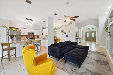 House in Weeki Wachee, Florida 4 bedrooms, 211.63 sq.m. № 1879344 - photo 5