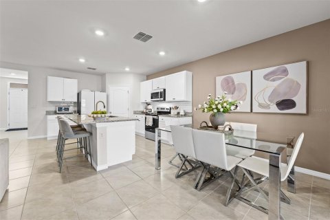 Casa en venta en Haines City, Florida, 5 dormitorios, 241.64 m2 № 2132346 - foto 16