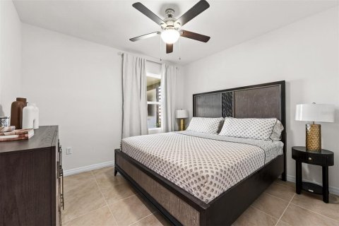 Casa en venta en Haines City, Florida, 5 dormitorios, 241.64 m2 № 2132346 - foto 19