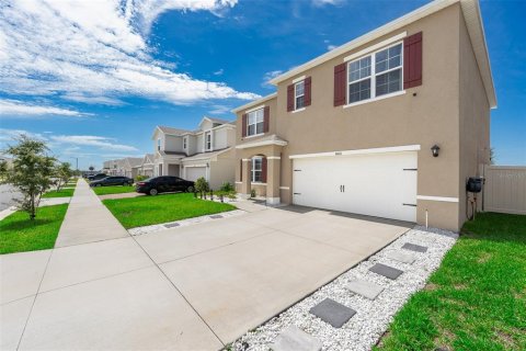 Casa en venta en Haines City, Florida, 5 dormitorios, 241.64 m2 № 2132346 - foto 2