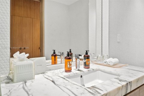 Купить кондоминиум в Майами, Флорида 58.62м2, № 2054478 - фото 15