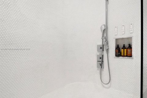 Купить кондоминиум в Майами, Флорида 58.62м2, № 2054478 - фото 16