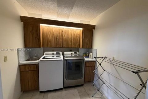 Condo à Davie, Floride, 2 chambres  № 2026709