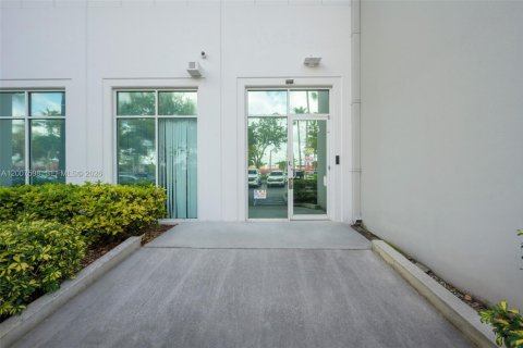 Propiedad comercial en Doral, Florida № 2158393