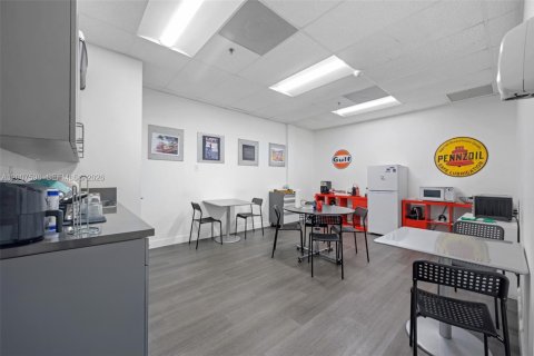 Propiedad comercial en venta en Doral, Florida № 2158393 - foto 15