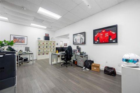 Propiedad comercial en venta en Doral, Florida № 2158393 - foto 6