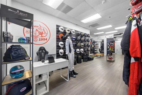 Propiedad comercial en venta en Doral, Florida № 2158393 - foto 3