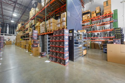 Propiedad comercial en venta en Doral, Florida № 2158393 - foto 23