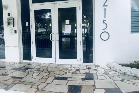 Condo in North Miami, Florida, 1 bedroom  № 1922464 - photo 5