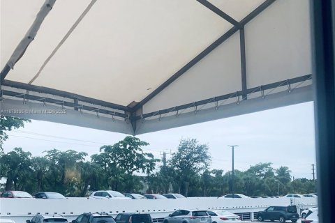 Condo in North Miami, Florida, 1 bedroom  № 1922464 - photo 4