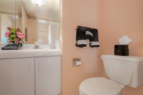 Condo in North Miami, Florida, 1 bedroom  № 1922464 - photo 14