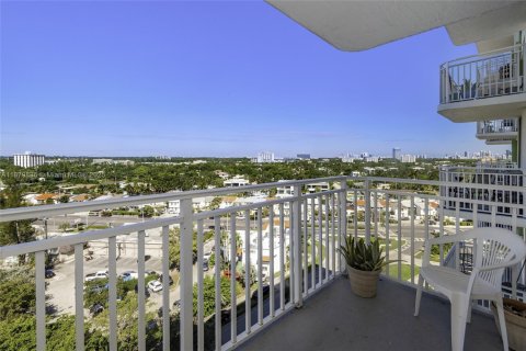 Condo in North Miami, Florida, 1 bedroom  № 1922464 - photo 15