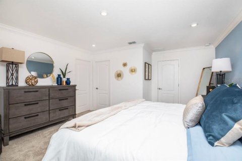 Townhouse in San Antonio, Florida 3 bedrooms, 152.27 sq.m. № 1911467 - photo 8