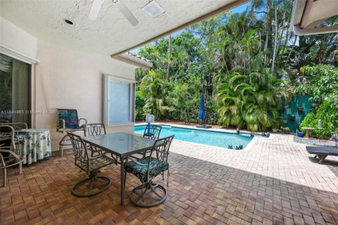 House in Coral Springs, Florida 4 bedrooms, 257.62 sq.m. № 1842430 - photo 16