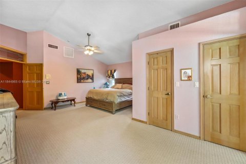 House in Coral Springs, Florida 4 bedrooms, 257.62 sq.m. № 1842430 - photo 28