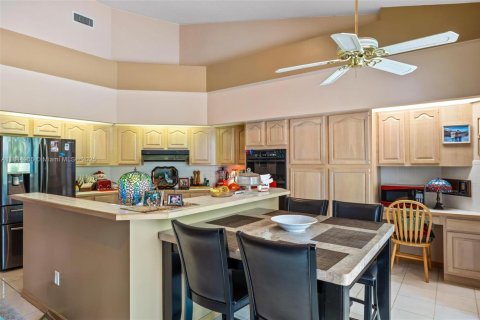 House in Coral Springs, Florida 4 bedrooms, 257.62 sq.m. № 1842430 - photo 6