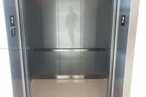 Commercial property in Hallandale Beach, Florida № 1959823 - photo 14