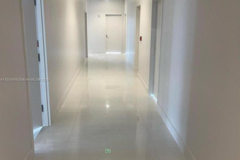 Commercial property in Hallandale Beach, Florida № 1959823 - photo 10