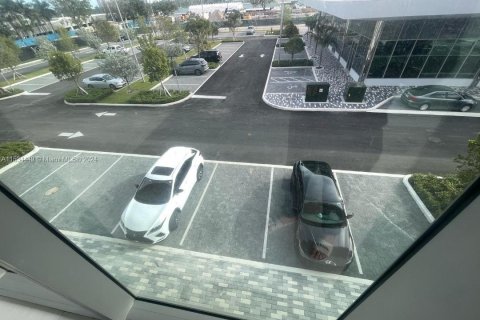 Commercial property in Hallandale Beach, Florida № 1959823 - photo 9