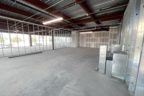 Commercial property in Hallandale Beach, Florida № 1959823 - photo 7