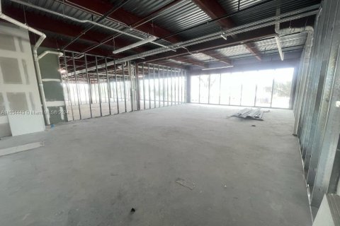 Commercial property in Hallandale Beach, Florida № 1959823 - photo 5
