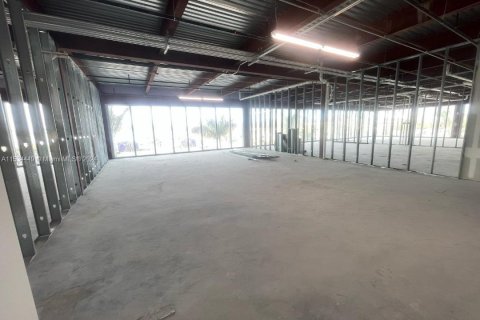 Commercial property in Hallandale Beach, Florida № 1959823 - photo 6