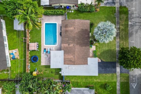 House in Hollywood, Florida 3 bedrooms, 137.5 sq.m. № 2174180 - photo 8