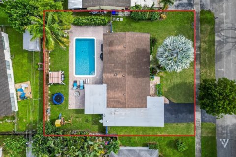 House in Hollywood, Florida 3 bedrooms, 137.5 sq.m. № 2174180 - photo 14